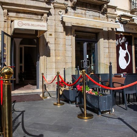 פיצו Hotel Della Piazza מראה חיצוני תמונה