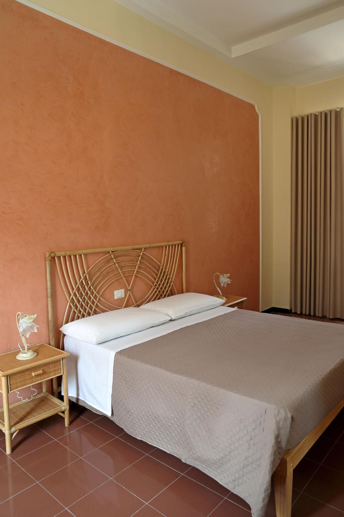 פיצו Hotel Della Piazza מראה חיצוני תמונה