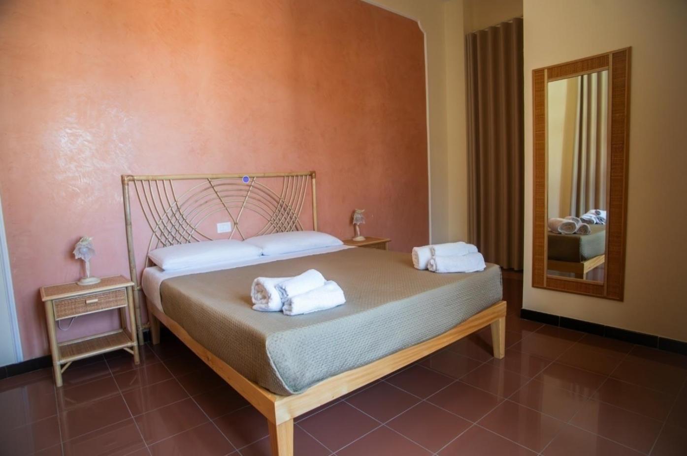 פיצו Hotel Della Piazza מראה חיצוני תמונה